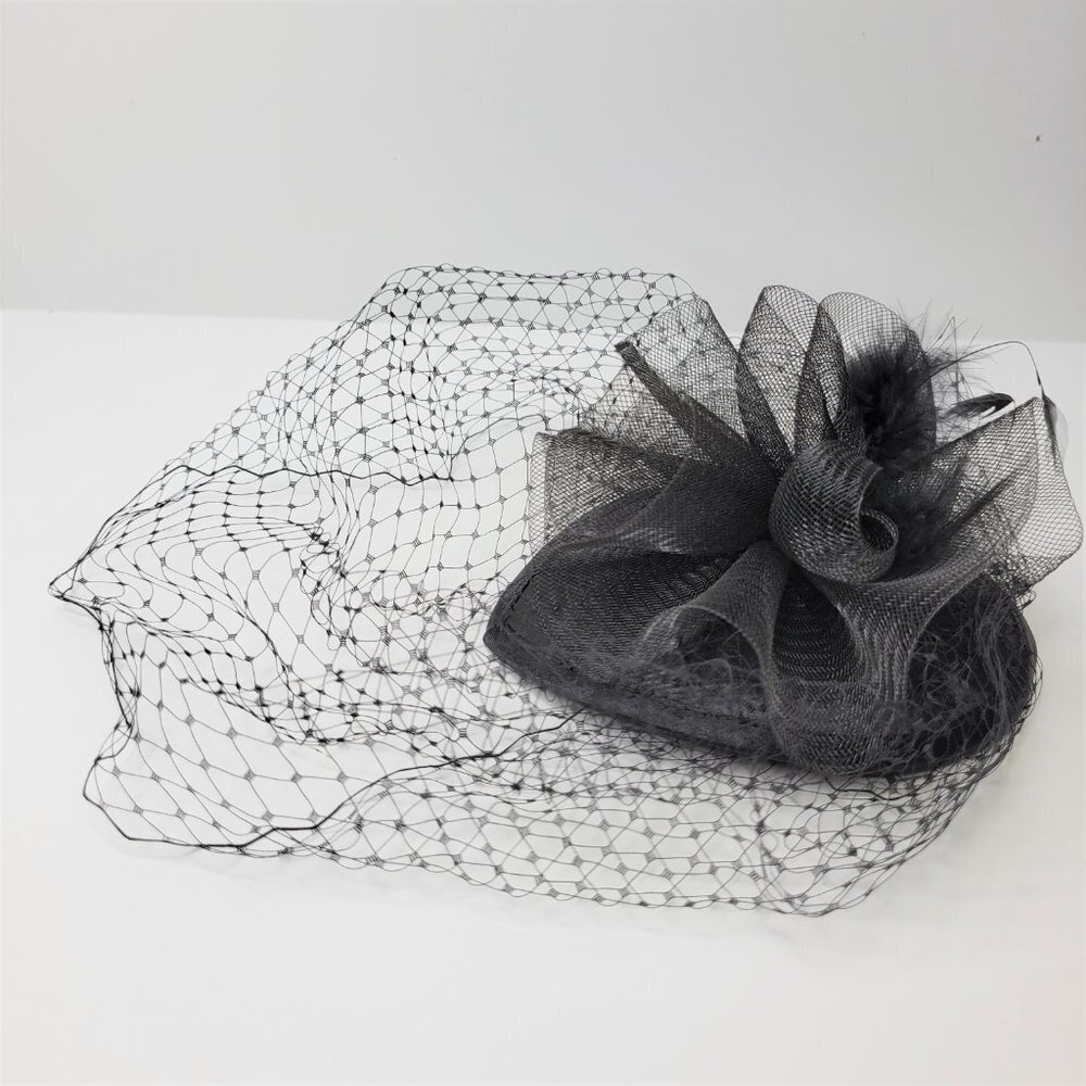 Black Veil Netting Fascinator With Veil Netting, Tulle and Feathers - Picture 15 of 16